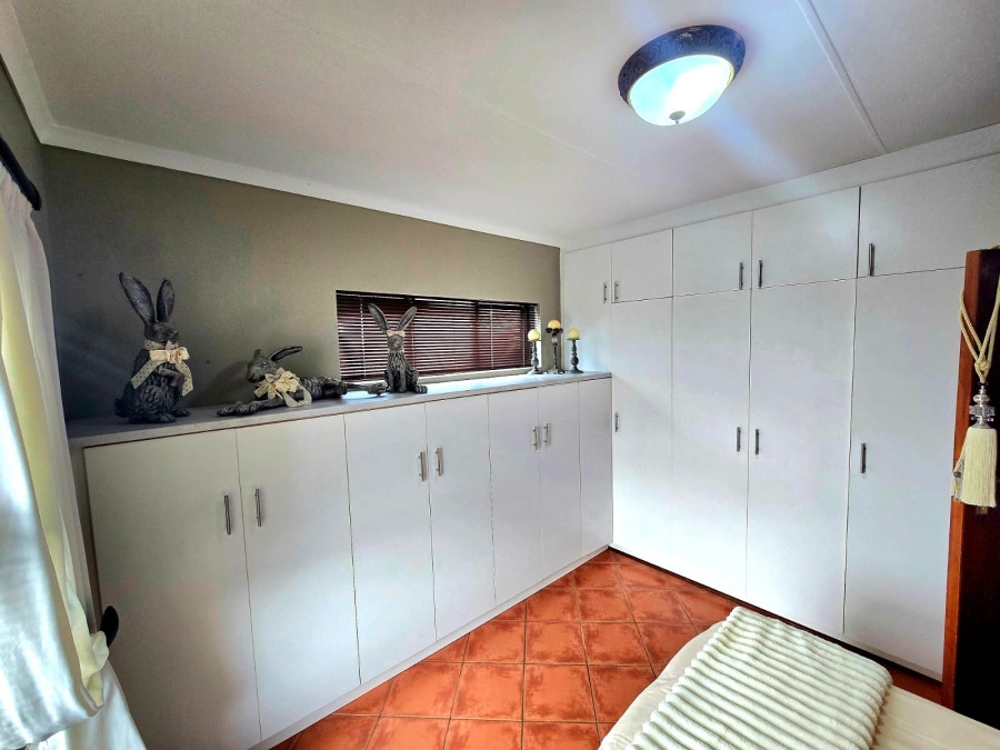 4 Bedroom Property for Sale in Paradise Beach Eastern Cape